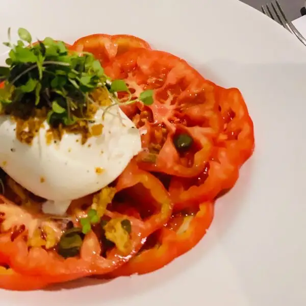 Ensalada de tomate con Burrata