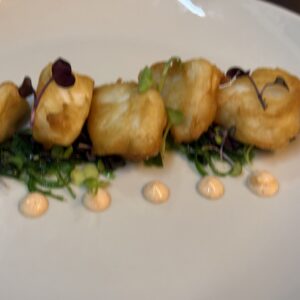 Tacos de bacalao en tempura con ensalada de algas