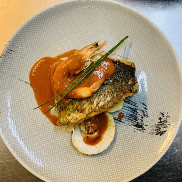Corvina a lo macho con langostino y zamburiña